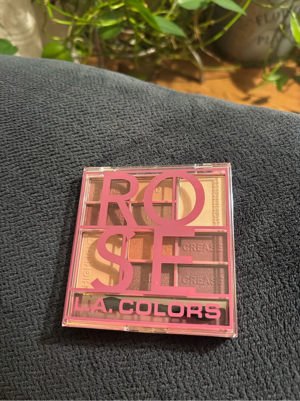 L. A. Colors Rose Eyeshadow Palette NET WEIGHT. 0.56 OZ
